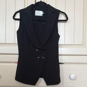 Dynamite Black Sleeveless Vest